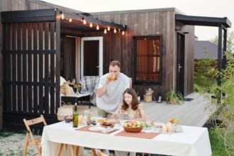 Terrasse en bois et matériau composite bien agencés