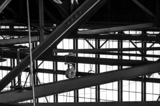 Tente industrielle utilisée pour le stockage et la production temporaire