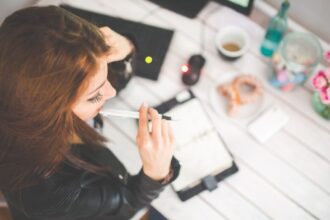 Illustration inspirante sur la créativité et l'apprentissage artistique