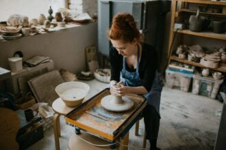 Atelier de poterie en argile autodurcissante pour se détendre et créer