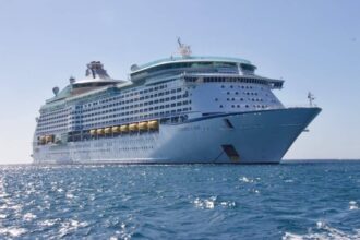 Navire MSC en mer avec des passagers profitant du voyage