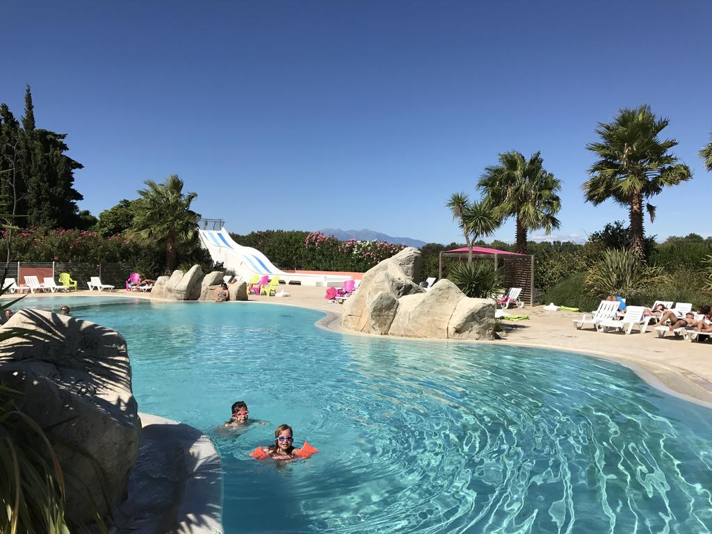 La piscine du camping le méditerranée