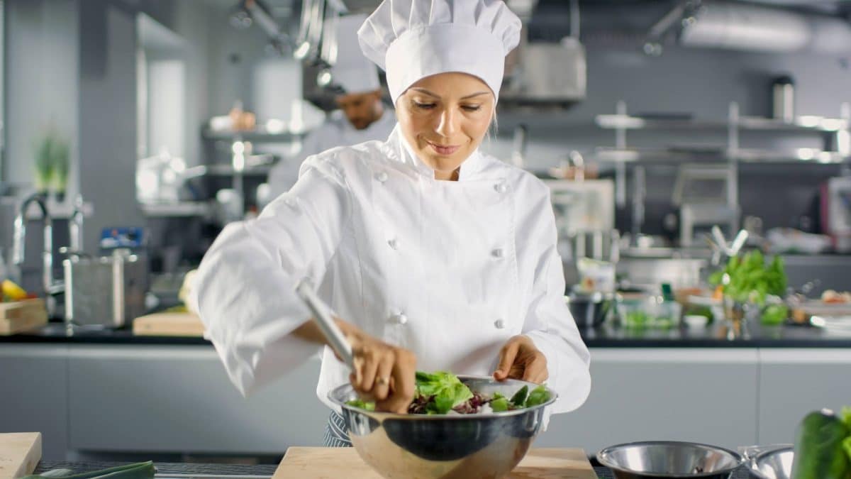 Comment bien choisir sa veste de cuisine professionnelle