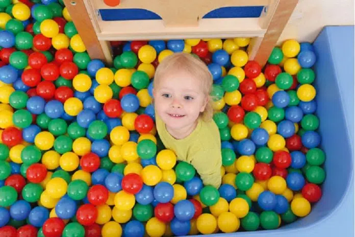 Piscine à balles pour bébé idéal pour l'éveil