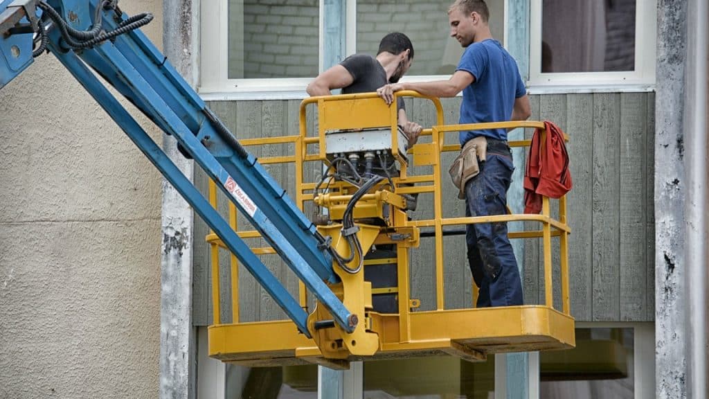 La nacelle articulée est la solution pour travailler en hauteur, en ...