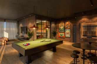 Billard, baby-foot et jeux de bar : guide pour créer votre espace ludique
