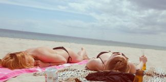 bronzer sur la plage