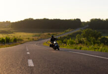 Choisir la moto parfaite pour un road trip en Europe : confort, sécurité et performance