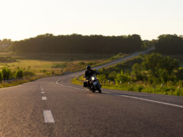 Choisir la moto parfaite pour un road trip en Europe : confort, sécurité et performance