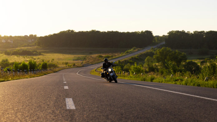 Choisir la moto parfaite pour un road trip en Europe : confort, sécurité et performance