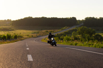 Choisir la moto parfaite pour un road trip en Europe : confort, sécurité et performance