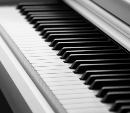 Comment bien choisir son premier piano numérique ?