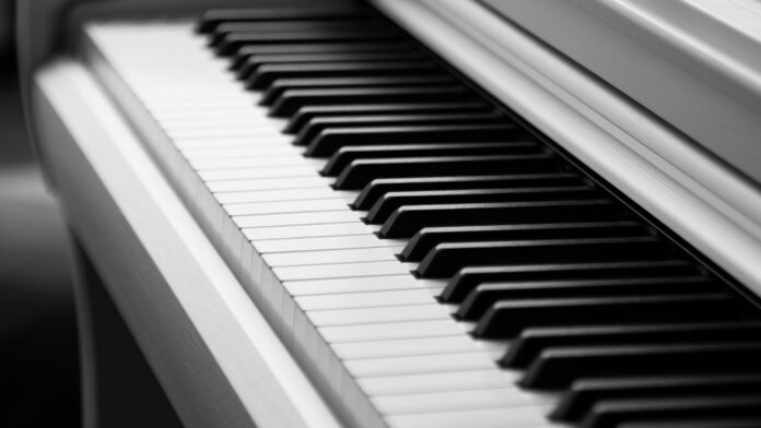 Comment bien choisir son premier piano numérique ?