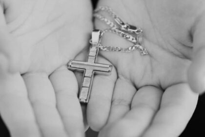 Comment choisir des bijoux religieux significatifs pour les enfants ?