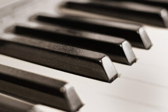 Comment les pianos numériques Roland se sont imposés face à la concurrence ?