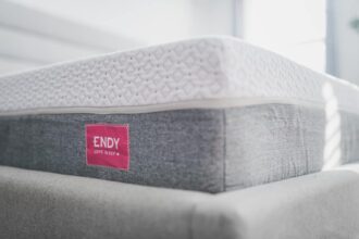 Comparaison de différents matelas avec leurs caractéristiques et matériaux