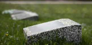 Pourquoi faire le choix de la céramique pour une plaque funéraire ? Pourquoi faire le choix de la céramique pour une plaque funéraire ?