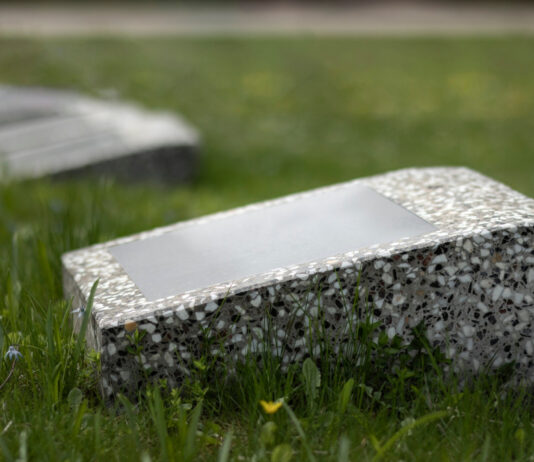Pourquoi faire le choix de la céramique pour une plaque funéraire ? Pourquoi faire le choix de la céramique pour une plaque funéraire ?
