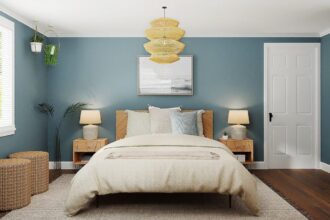 Chambre rénovée avec des couleurs modernes et accessoires stylés